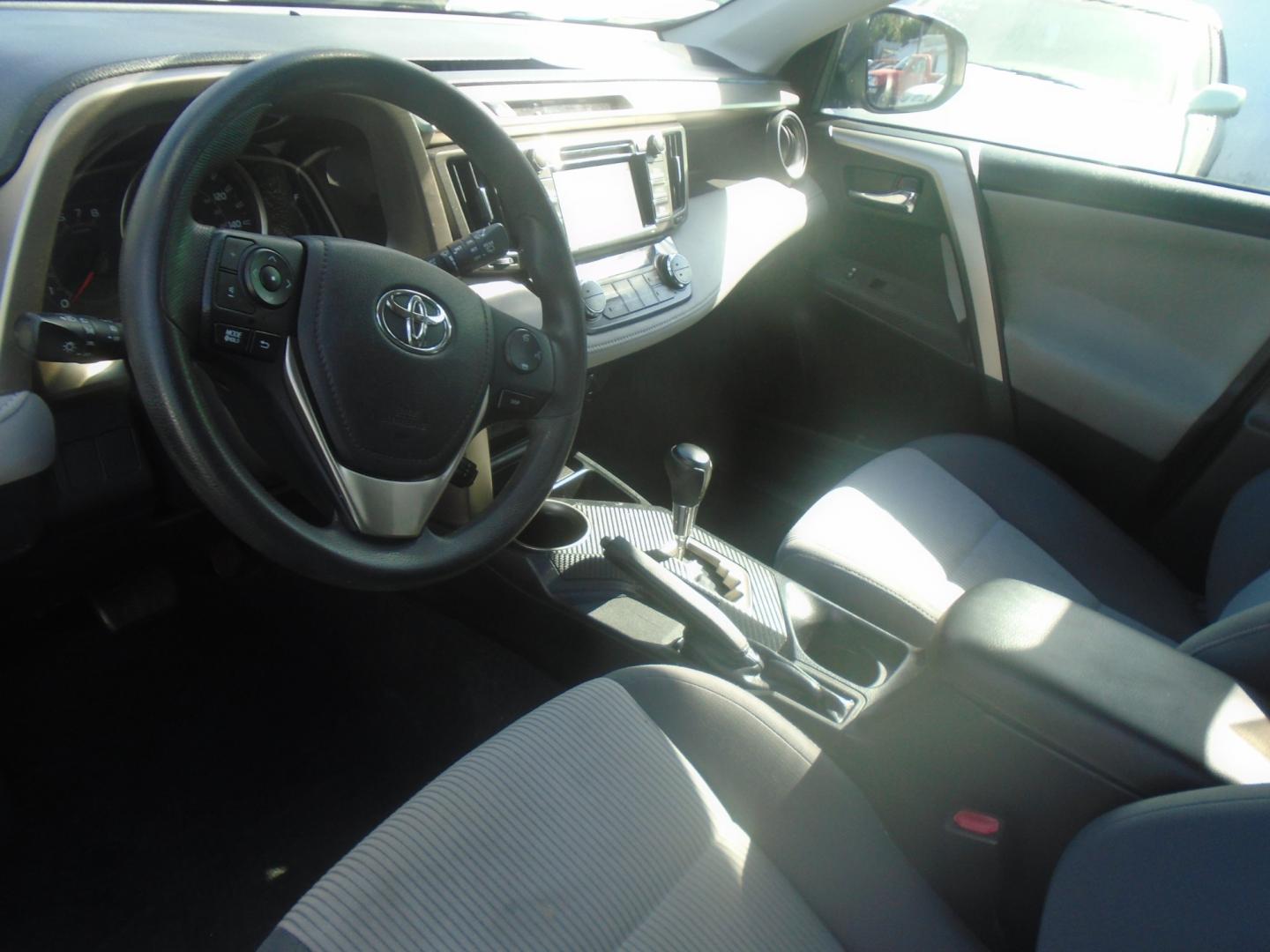 2014 Toyota RAV4 XLE FWD (2T3WFREV0EW) with an 2.5L L4 DOHC 16V engine, 6-Speed Automatic transmission, located at 6112 N Florida Avenue, Tampa, FL, 33604, (888) 521-5131, 27.954929, -82.459534 - Photo#7